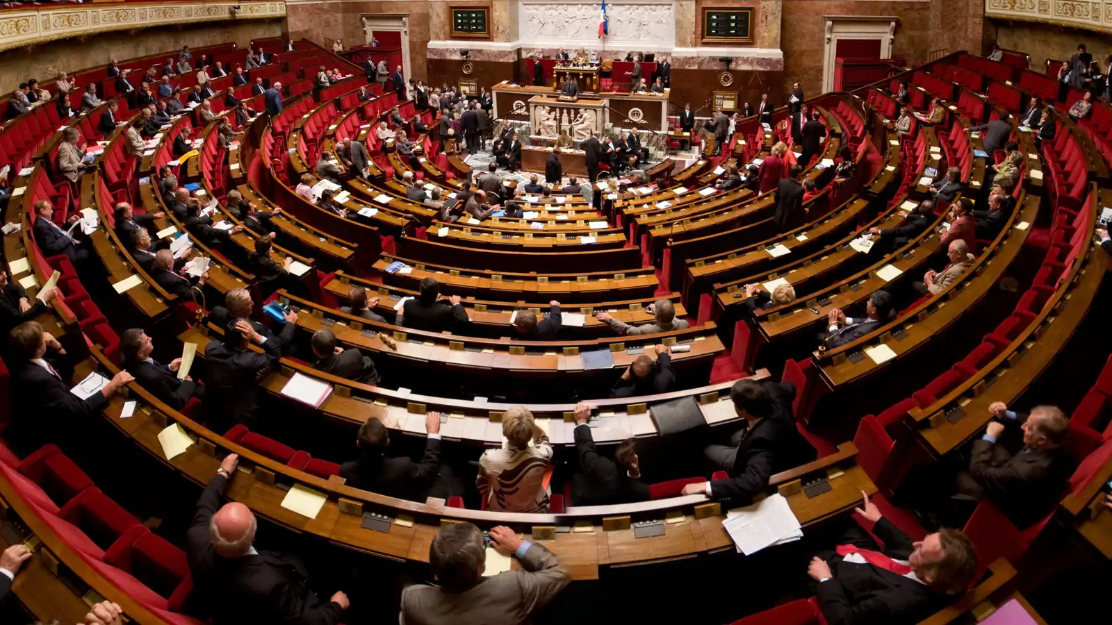 Vue panoramique de l’hémicycle de l’Assemblée nationale où le budget 2027 doit être examiné