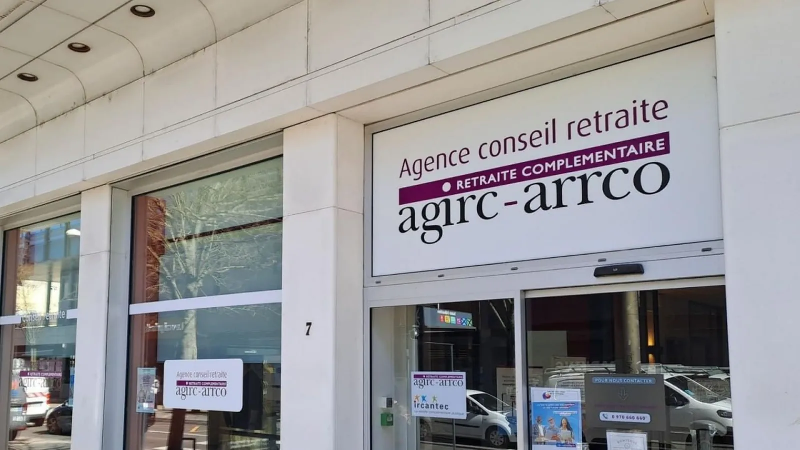 Façade d’une agence conseil retraite Agirc-Arrco