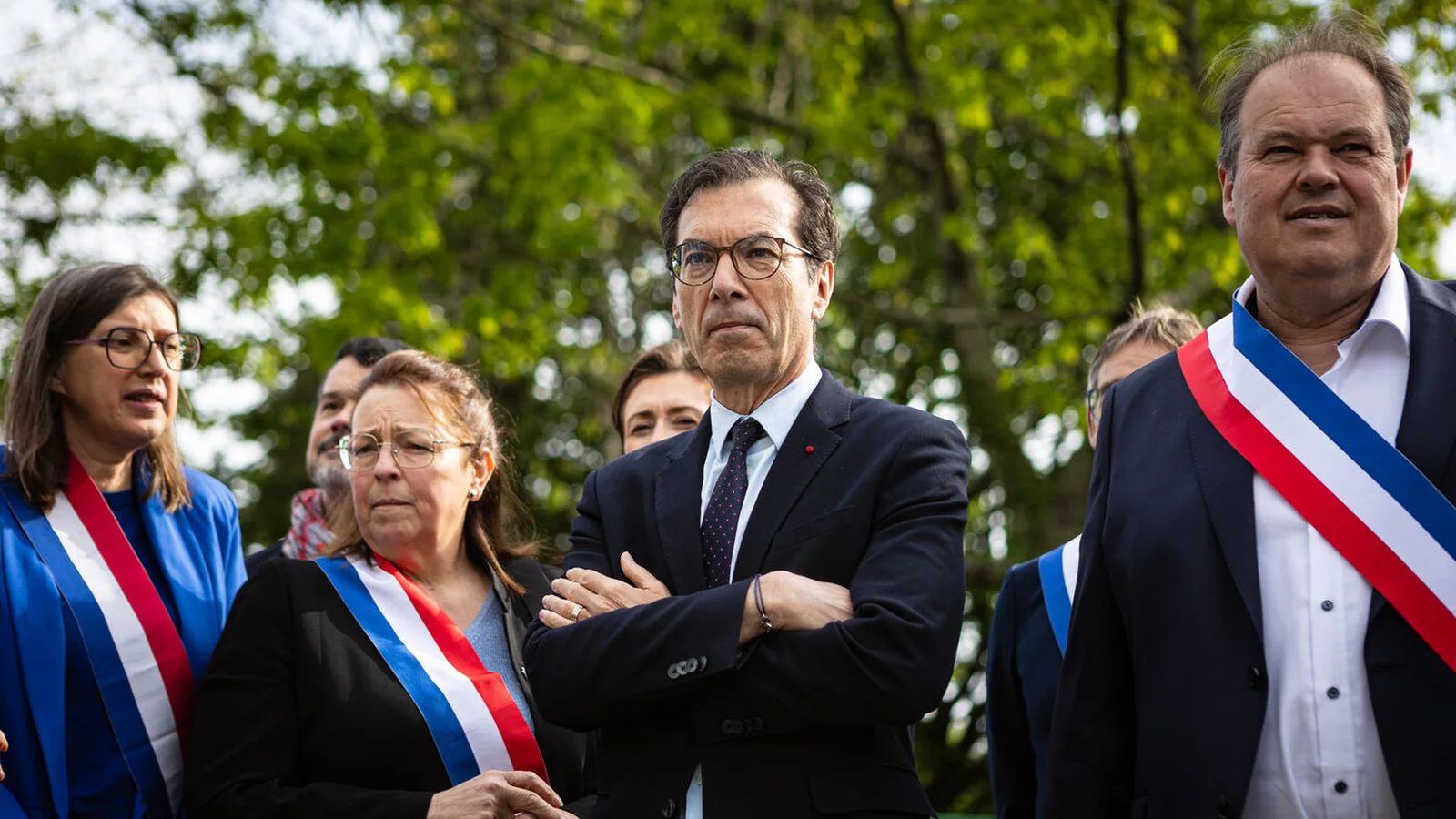 Jean-Pierre Farandou entouré d’élus lors d’un déplacement à Pontchâteau en avril 2026