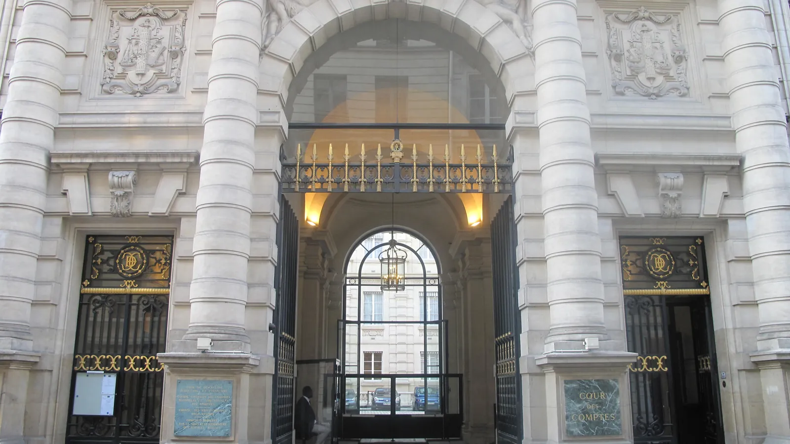 Entrée du palais Cambon à Paris, siège de la Cour des comptes et du Conseil des prélèvements obligatoires