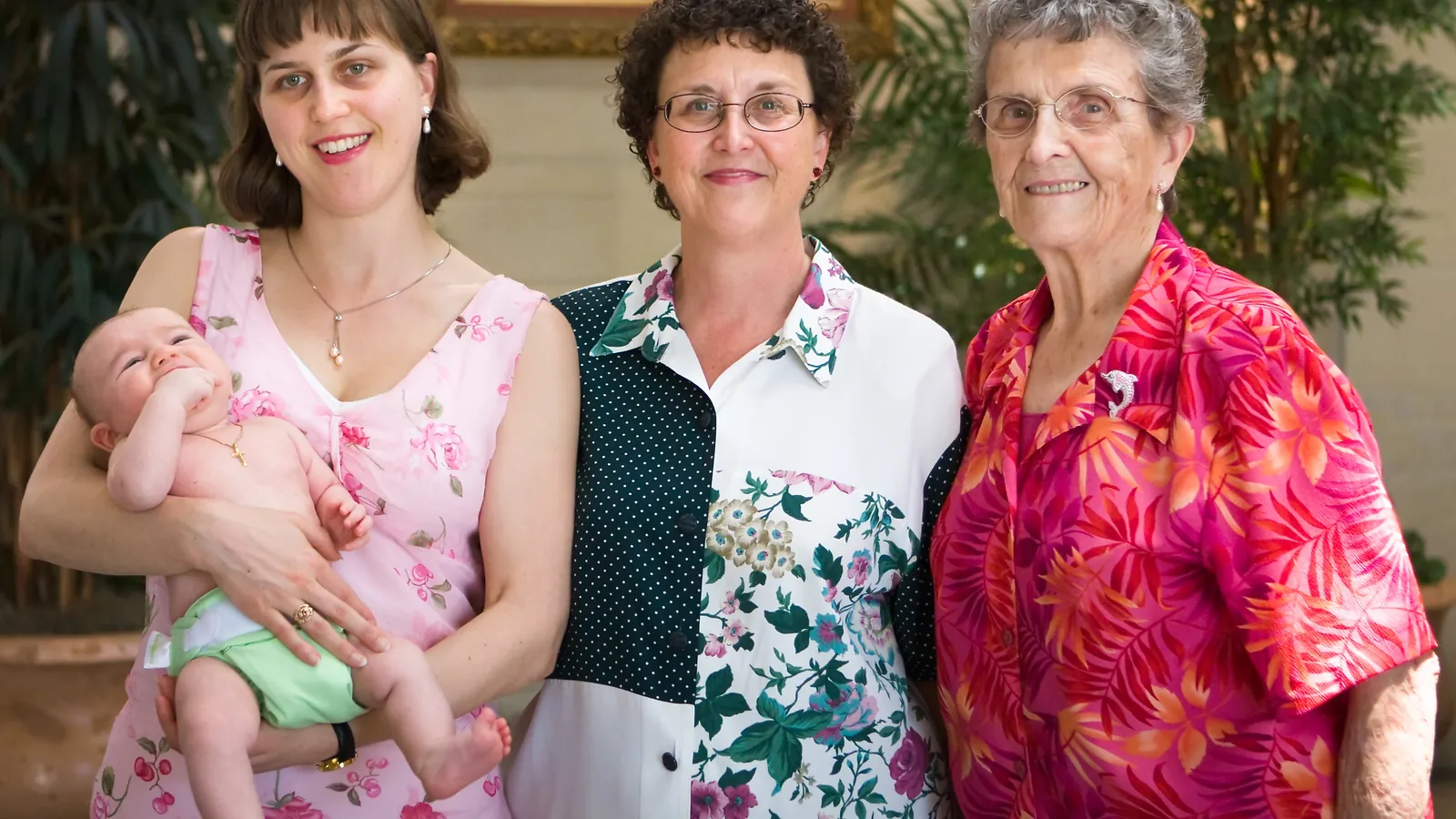 4 générations d’une même famille réunies, d’un bébé à son arrière-grand-mère