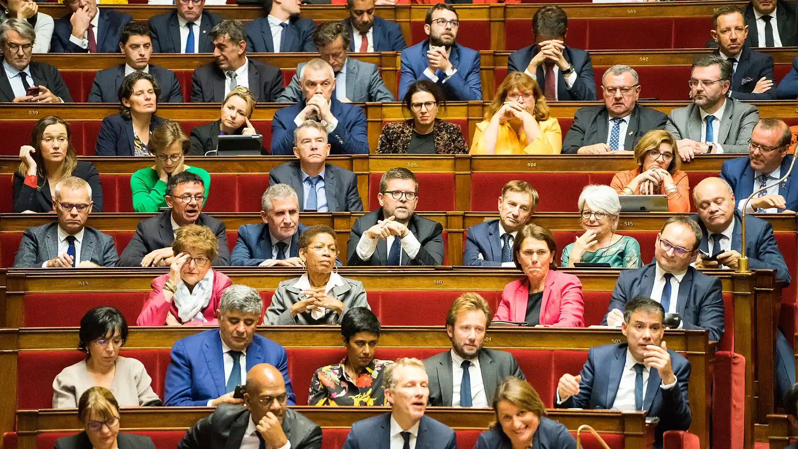 Députés réunis dans l’hémicycle de l’Assemblée nationale lors d’une séance parlementaire