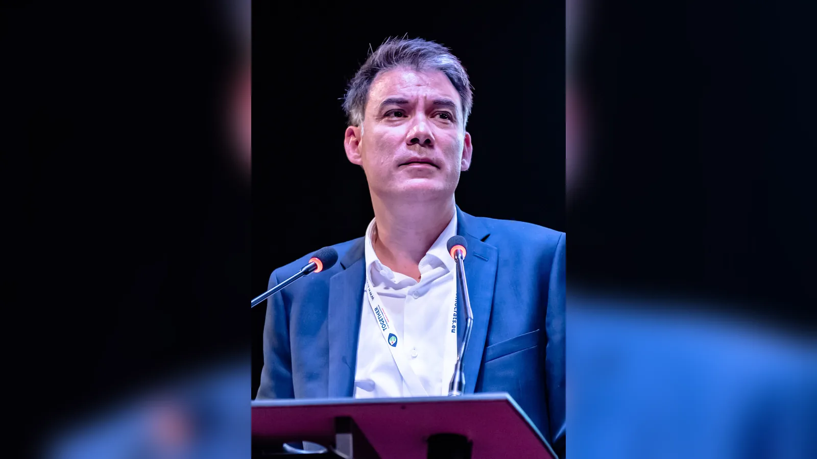 Olivier Faure à la tribune lors d’une conférence politique