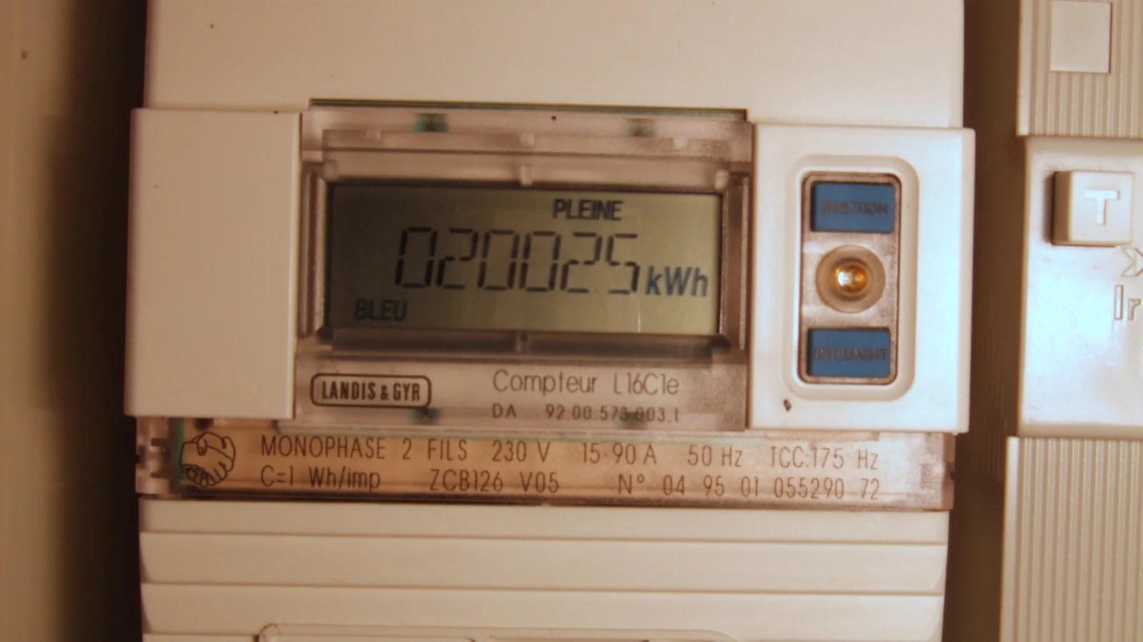 Ancien compteur électrique EDF illustrant le tarif agent sur les factures d’électricité